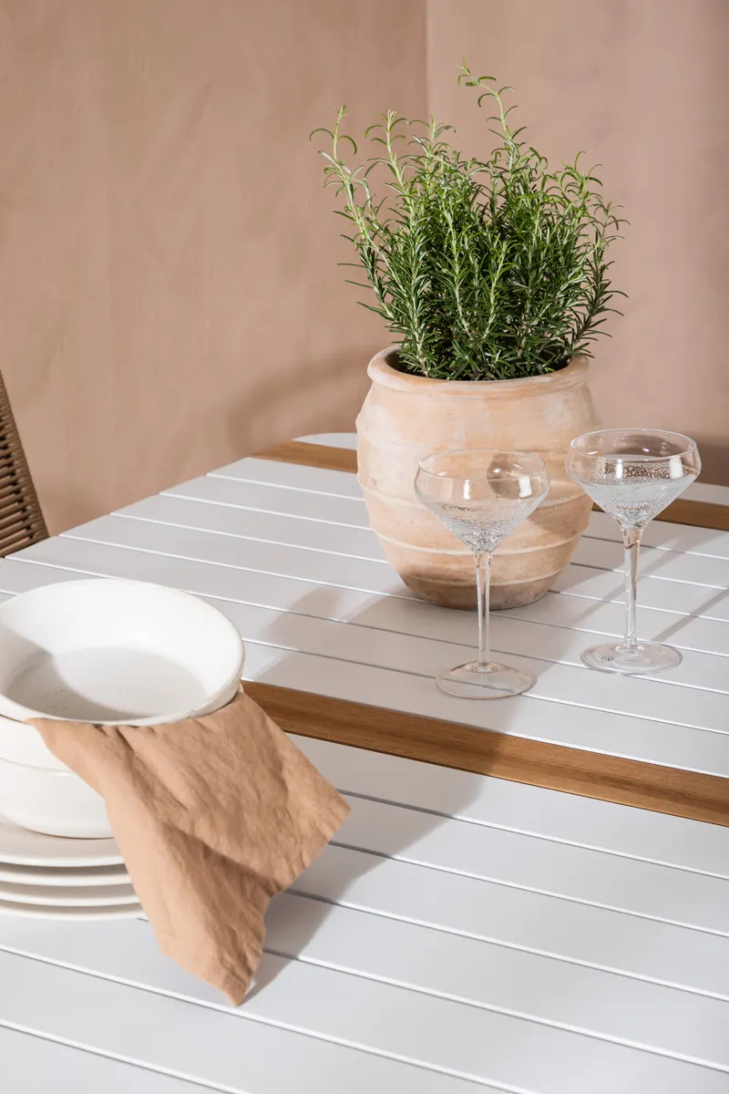 Togo & Lindos Gartenmöbel-Set mit Tisch 150 × 90 cm und 4 Seilstühlen in Weiß, im Wohnraum, Ansicht 4