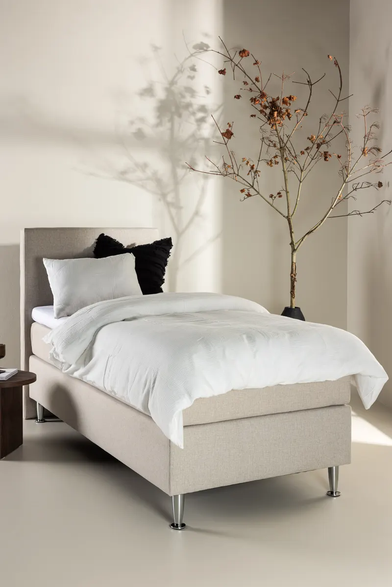 Toledo Kontinentalbett mit Kopfteil in 200 × 66 × 90 cm, Beige, Gestell Champagner, im Wohnraum, Ansicht 1
