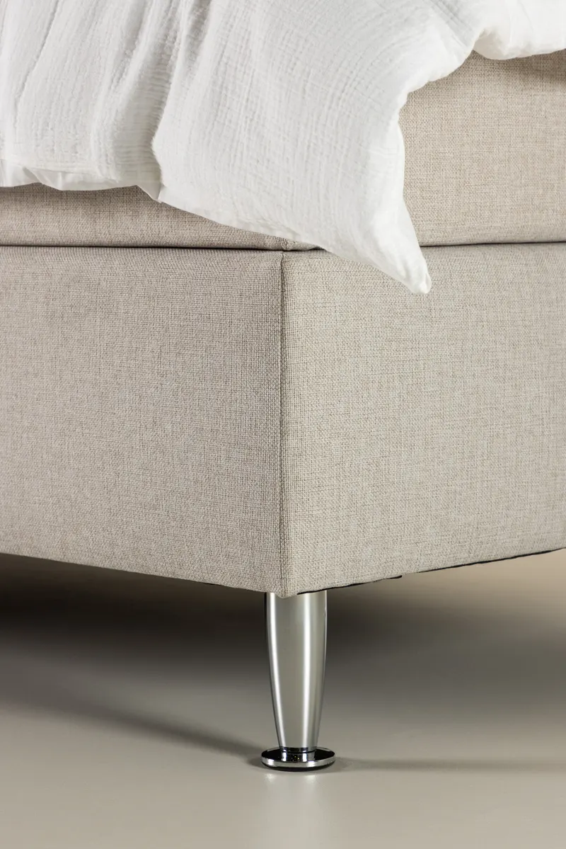 Toledo Kontinentalbett mit Kopfteil in 200 × 66 × 90 cm, Beige, Gestell Champagner, im Wohnraum, Ansicht 2