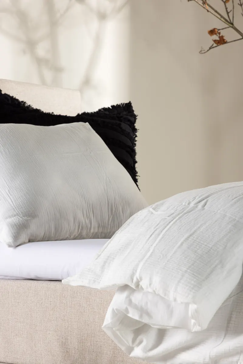 Toledo Kontinentalbett mit Kopfteil in 200 × 66 × 90 cm, Beige, Gestell Champagner, im Wohnraum, Ansicht 3