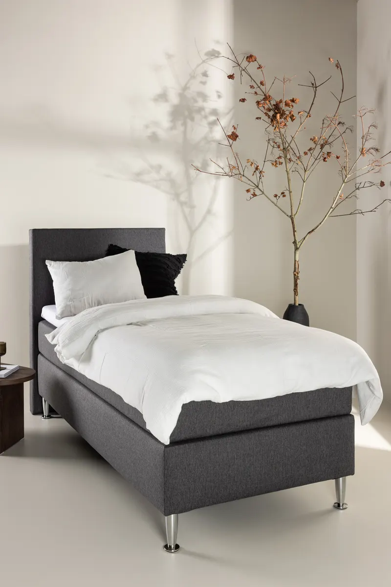 Toledo Kontinentalbett mit Kopfteil in 200 × 66 × 90 cm, Dunkelgrau, Gestell Champagner, im Wohnraum, Ansicht 1