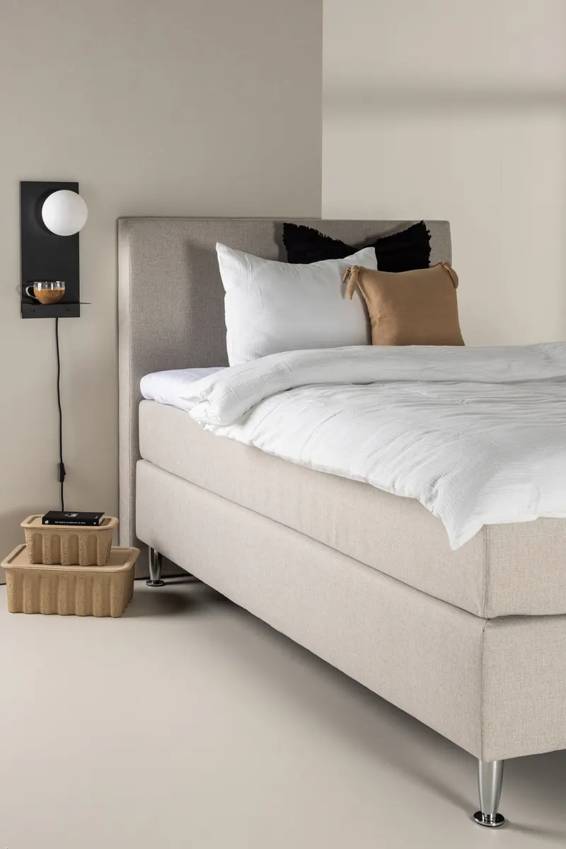 Toledo Kontinentalbett mit Kopfteil in 200 × 66 × 120 cm, Beige, Gestell Champagner, im Wohnraum, Ansicht 2