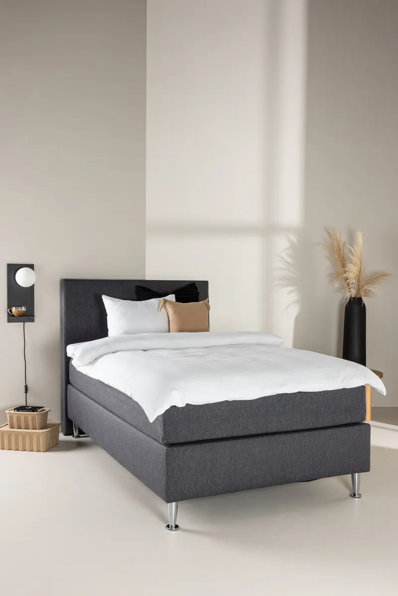 Toledo Kontinentalbett mit Kopfteil in 200 × 66 × 120 cm, Dunkelgrau, Gestell Champagner, im Wohnraum, Ansicht 1