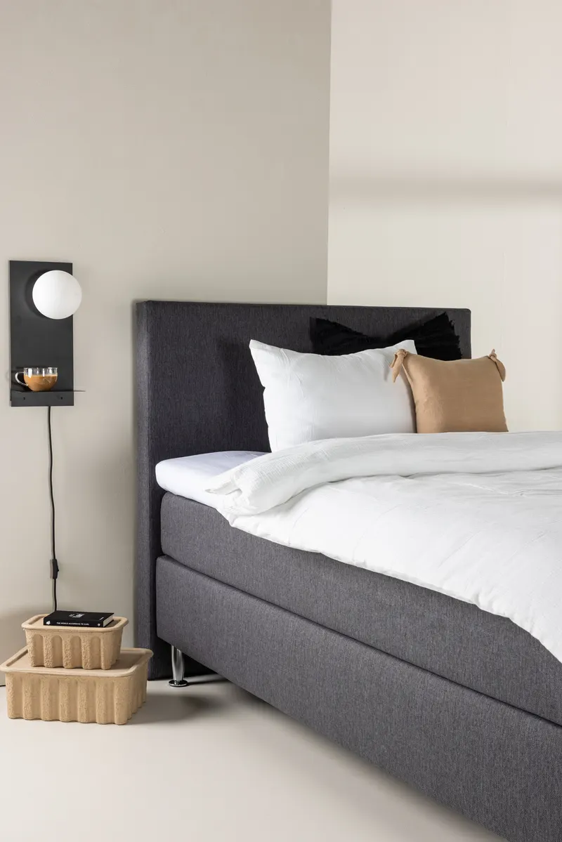 Toledo Kontinentalbett mit Kopfteil in 200 × 66 × 120 cm, Dunkelgrau, Gestell Champagner, im Wohnraum, Ansicht 2