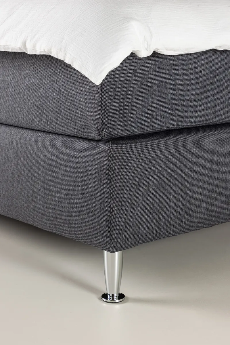 Toledo Kontinentalbett mit Kopfteil in 200 × 66 × 120 cm, Dunkelgrau, Gestell Champagner, im Wohnraum, Ansicht 3