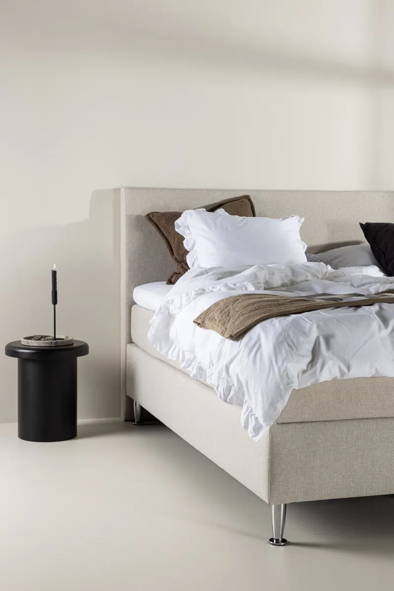 Toledo Doppelbett 180 × 200 cm Kontinentalbett in Beige, Gestell Champagner, im Wohnraum, Ansicht 2