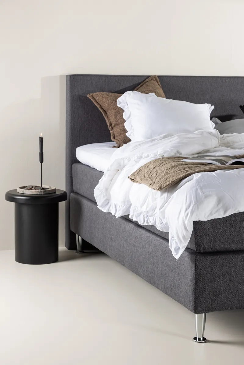 Toledo Doppelbett 180 × 200 cm Kontinentalbett in Dunkelgrau, Gestell Champagner, im Wohnraum, Ansicht 2