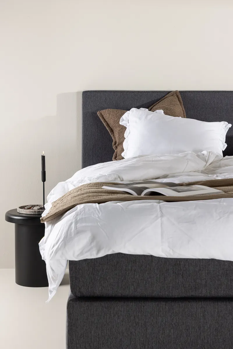 Toledo Doppelbett 180 × 200 cm Kontinentalbett in Dunkelgrau, Gestell Champagner, im Wohnraum, Ansicht 4