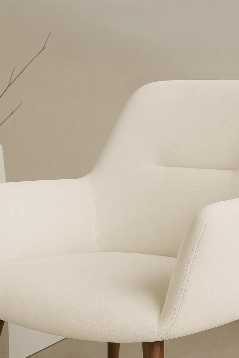 Tomorrow Esszimmerstuhl mit Armlehnen und Stoffbezug in Beige, Gestell Mokka, im Wohnraum, Ansicht 2