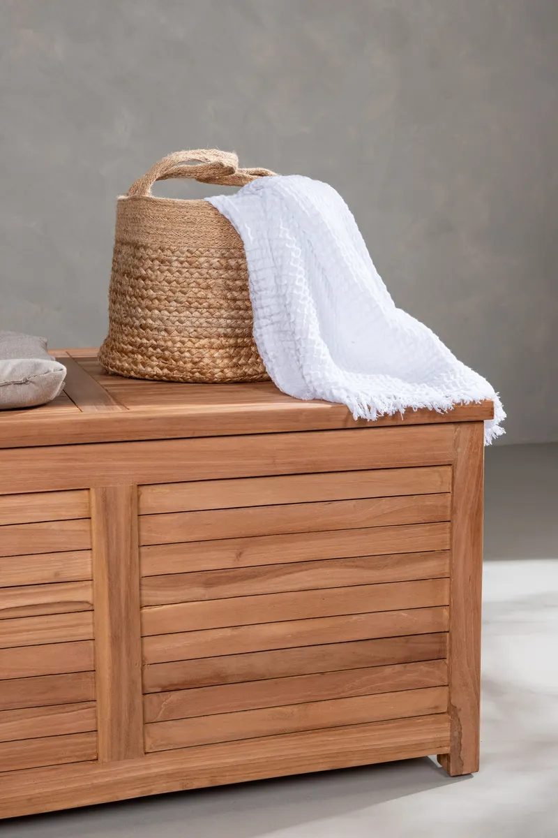 Trento Gartenbox aus Teak in 130 × 70 × 46 cm, im Wohnraum, Ansicht 2