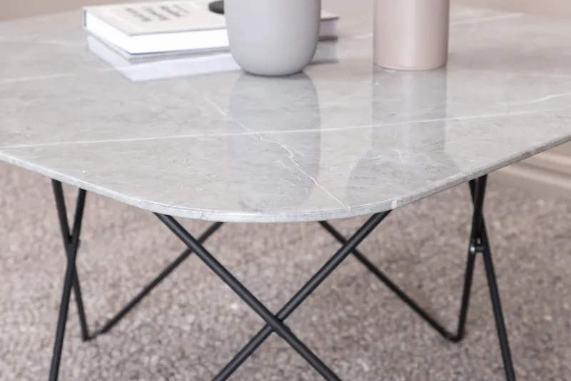 Tristar quadratischer Couchtisch aus Glas in Marmoroptik in Grau, Gestell Schwarz, im Wohnraum, Ansicht 2