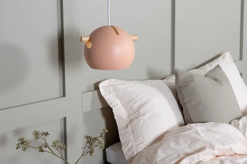 Tubbie Hängelampe mit Kugelschirm in Ø 23 cm, Altrosa, im Wohnraum, Ansicht 3
