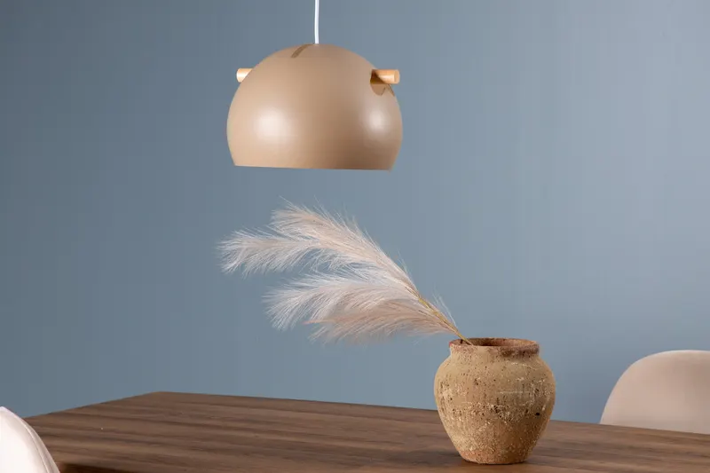 Tubbie Hängelampe mit Kugelschirm in Ø 29 cm, Beige, im Wohnraum, Ansicht 4