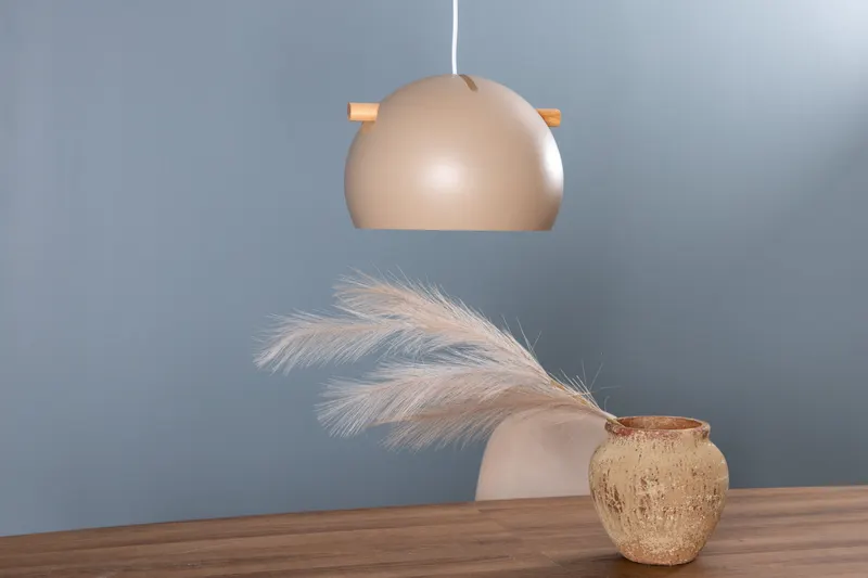 Tubbie Hängelampe mit Kugelschirm in Ø 29 cm, Beige, im Wohnraum, Ansicht 5