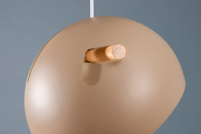 Tubbie Hängelampe mit Kugelschirm in Ø 29 cm, Beige, im Wohnraum, Ansicht 7