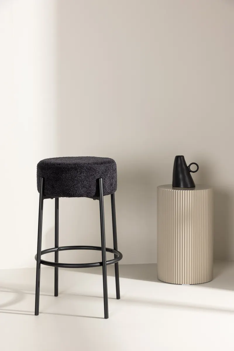Tucson Barhocker mit rundem Bouclé-Sitz in Schwarz, im Wohnraum, Ansicht 1