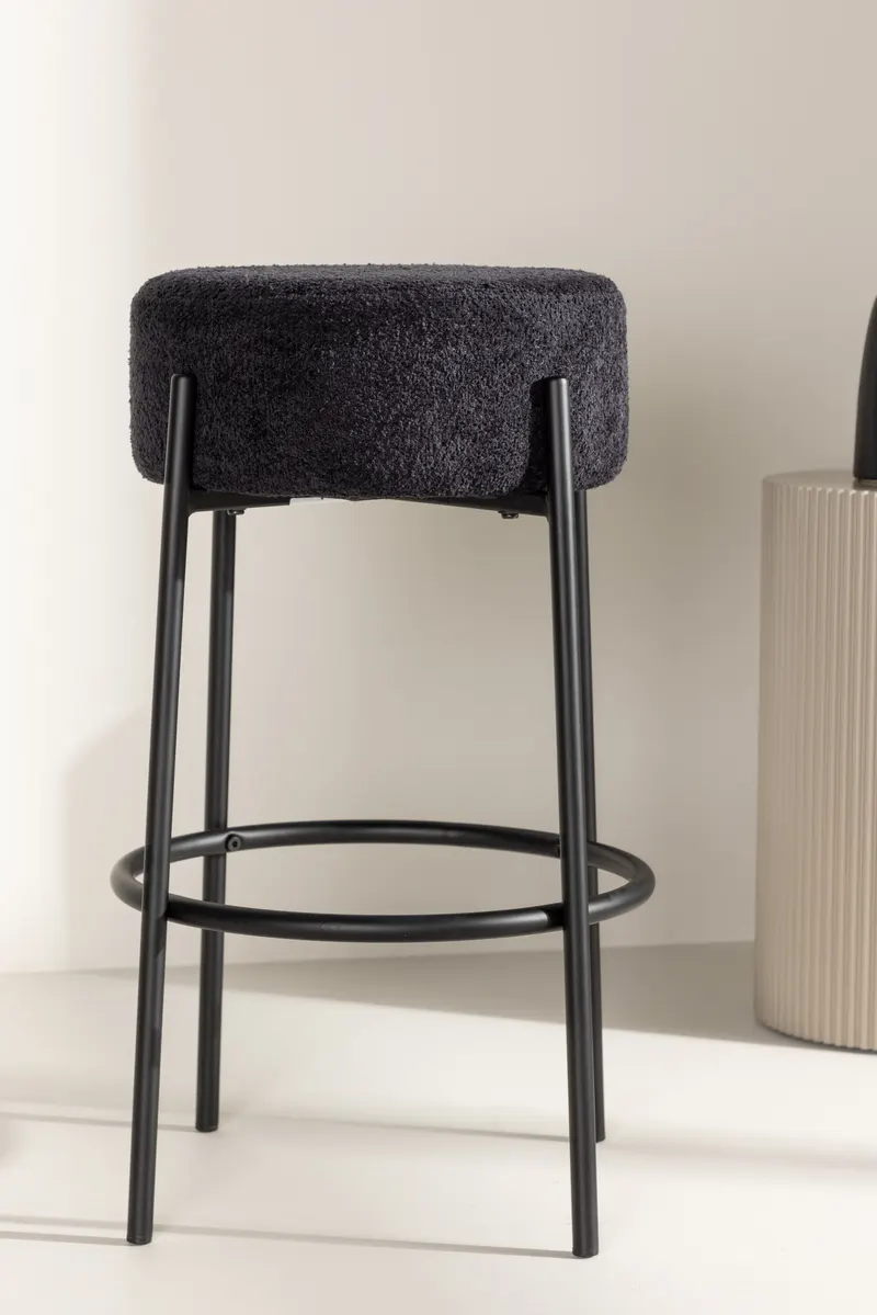 Tucson Barhocker mit rundem Bouclé-Sitz in Schwarz, im Wohnraum, Ansicht 2
