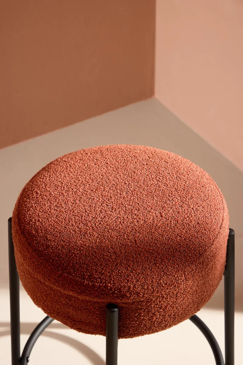 Tucson Barhocker mit rundem Bouclé-Sitz in Rot, Gestell Schwarz, im Wohnraum, Ansicht 4