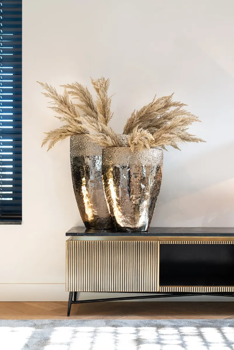 TV-Möbel Ironville 170 cm, Goldfarben von Richmond Interiors, Wohnbeispiel 13, im Wohnraum