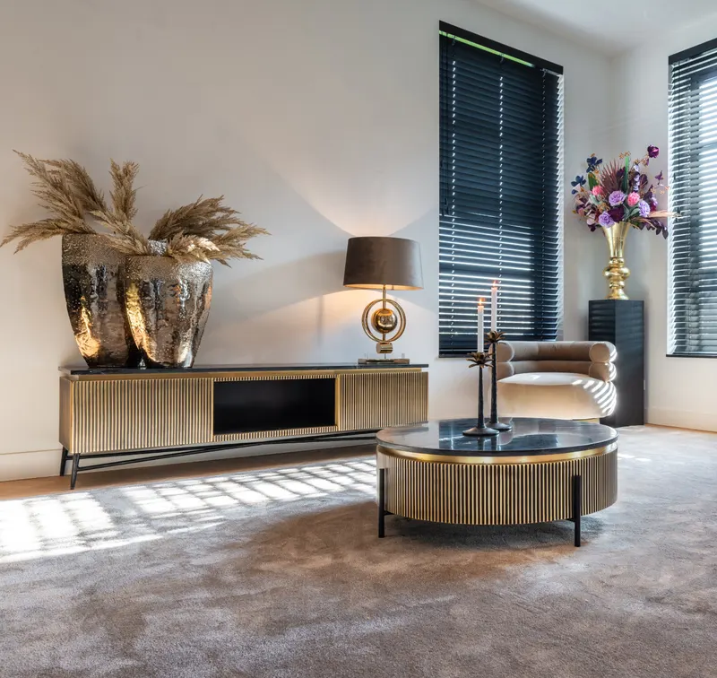 TV-Möbel Ironville 170 cm, Goldfarben von Richmond Interiors, Wohnbeispiel 14, im Wohnraum
