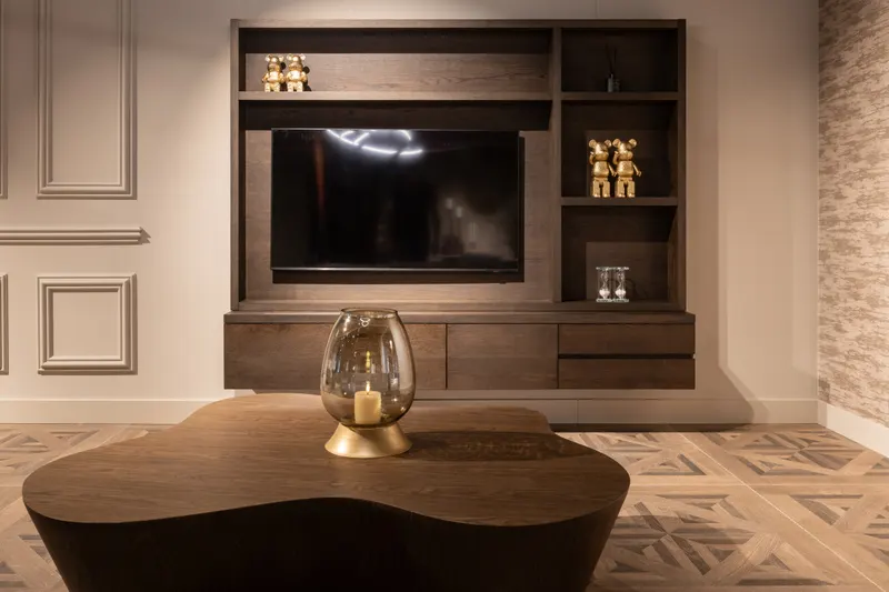 TV-Möbel Lachance Braun, 176 cm hoch von Richmond Interiors, Wohnbeispiel 11, im Wohnraum