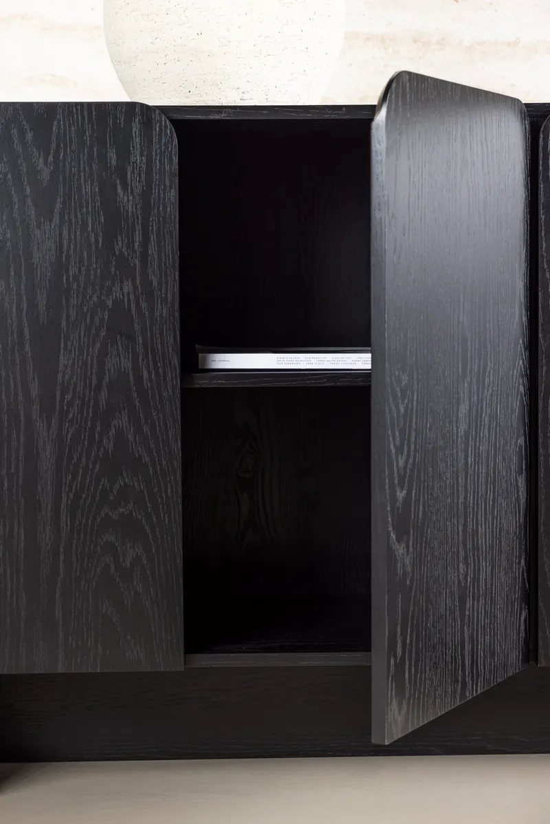 Tyresö Sideboard auf Sockel in 42 × 80 × 160 cm, Schwarz, im Wohnraum, Ansicht 3