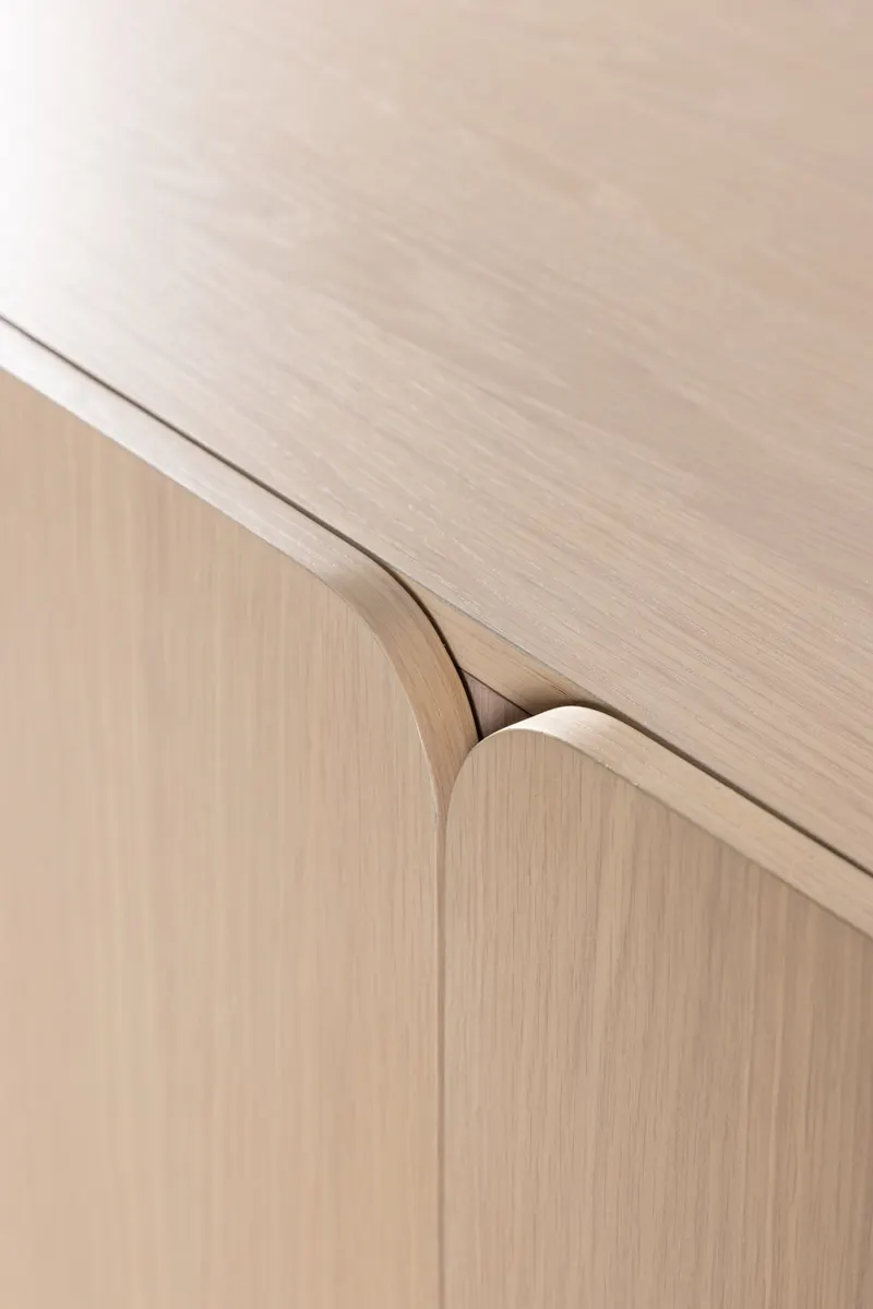 Tyresö Sideboard auf Sockel in 42 × 80 × 160 cm, Whitewash, im Wohnraum, Ansicht 2