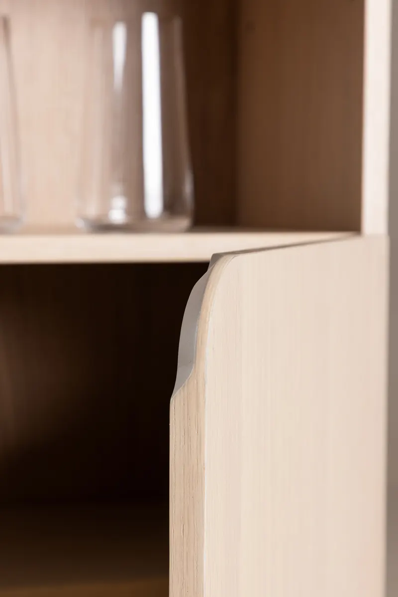 Tyresö Sideboard auf Sockel in 30 × 110 × 80 cm, Whitewash, im Wohnraum, Ansicht 4
