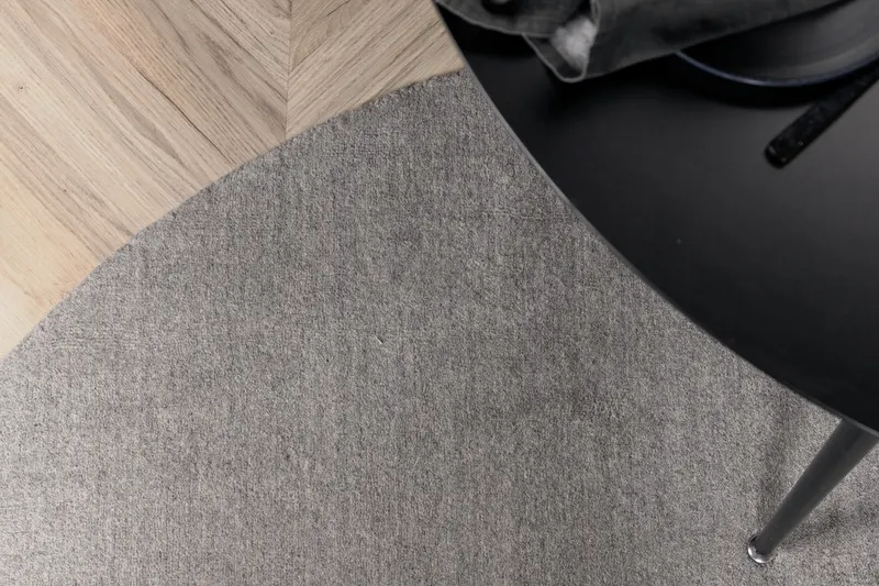 Ulla runder Wollteppich in Hellgrau, im Wohnraum, Ansicht 2