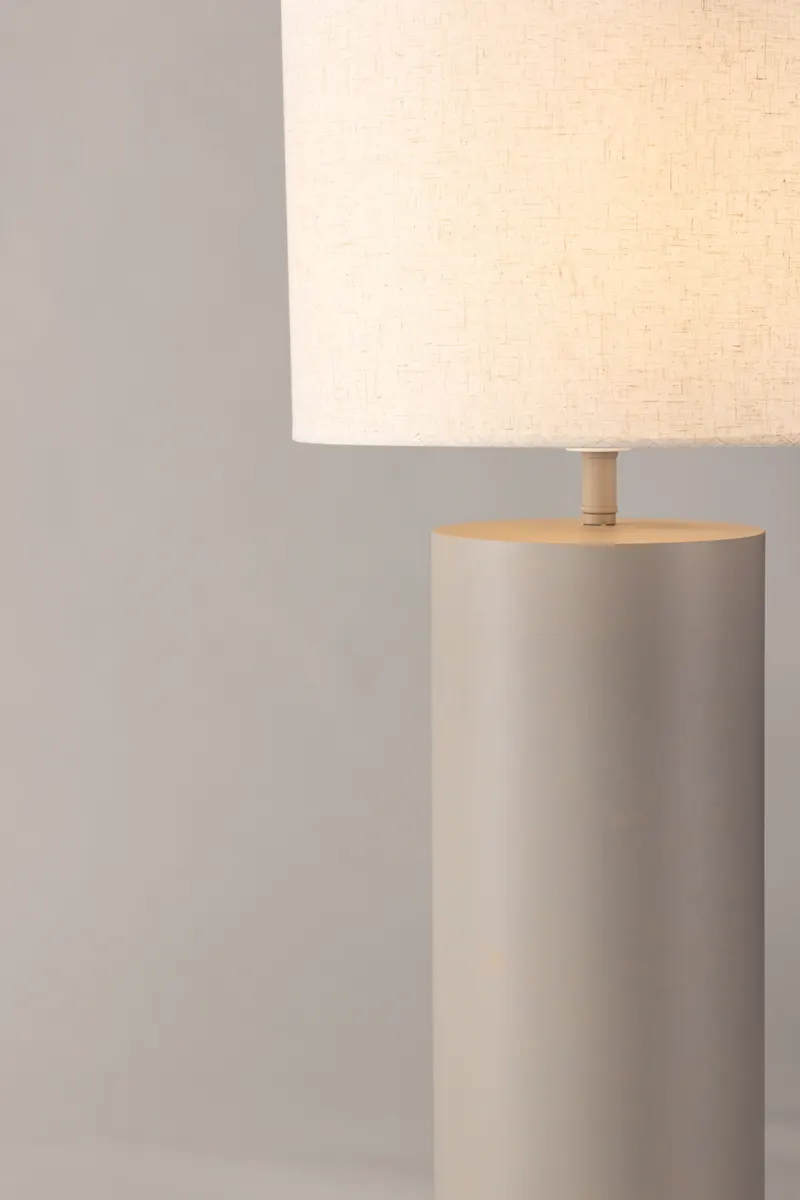 Umeå x Josefin Lustig Stehlampe mit säulenförmigem Fuß und Schirm, im Wohnraum, Ansicht 3