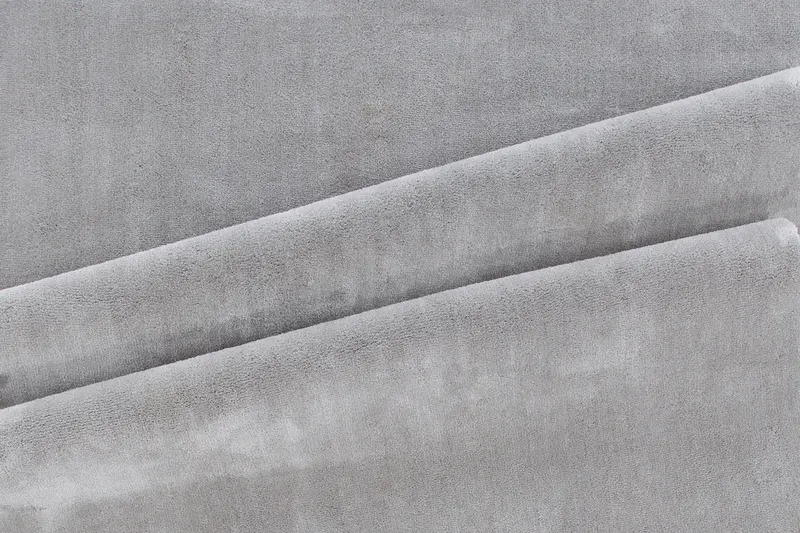 Undra Teppich mit glänzendem Flor in 240 × 170 cm, Silber, im Wohnraum, Ansicht 1
