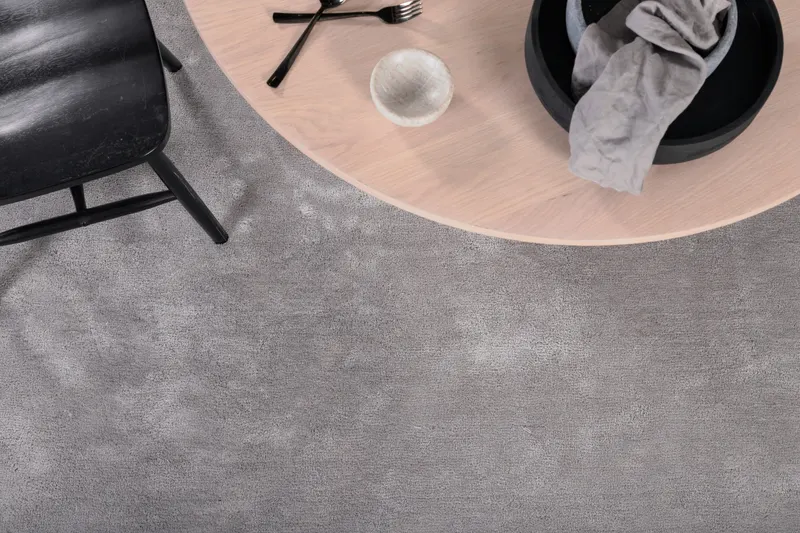 Undra Teppich mit glänzendem Flor in 240 × 170 cm, Silber, im Wohnraum, Ansicht 4