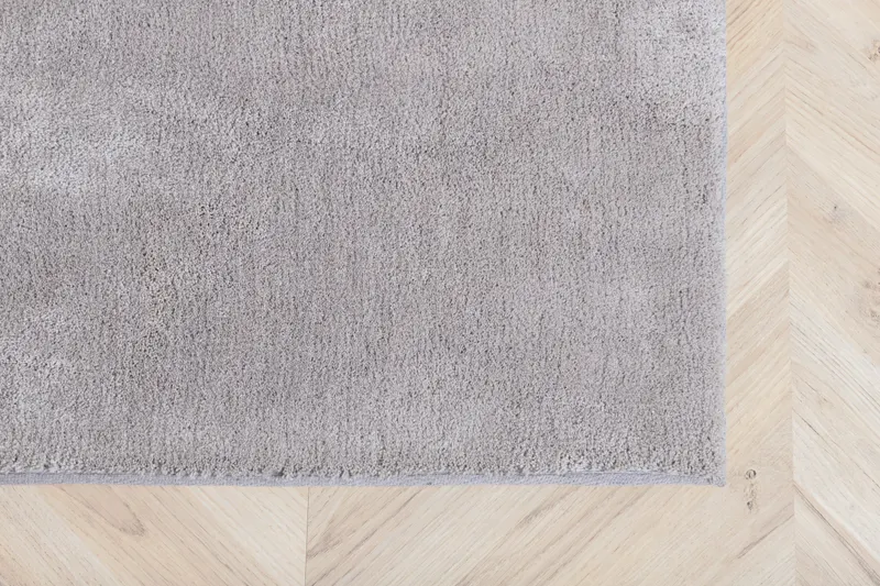 Undra Teppich mit glänzendem Flor in 240 × 170 cm, Silber, im Wohnraum, Ansicht 5