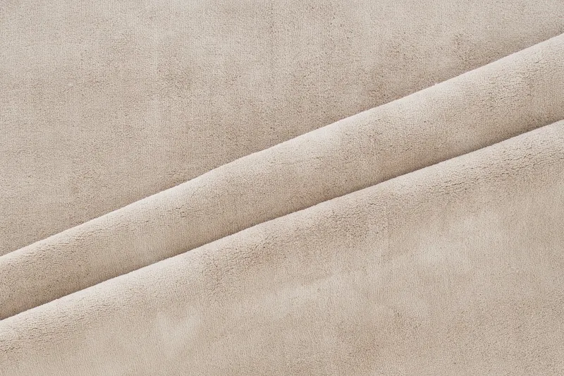 Undra Teppich mit glänzendem Flor in 300 × 200 cm, Beige, im Wohnraum, Ansicht 1