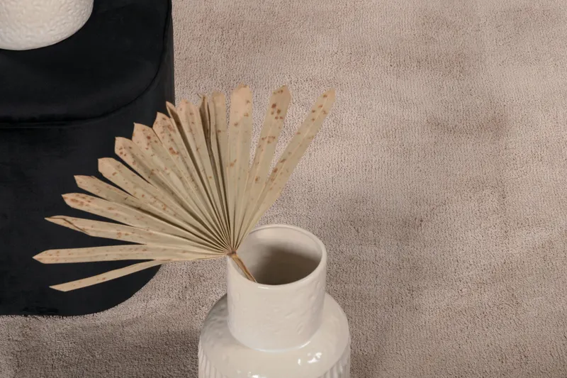 Undra Teppich mit glänzendem Flor in 350 × 250 cm, Beige, im Wohnraum, Ansicht 3