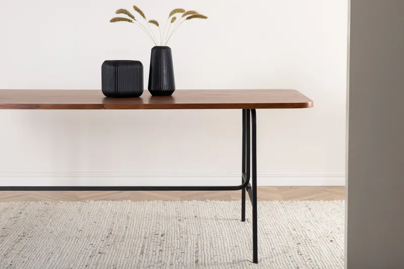 Uno Esstisch 200 × 90 cm in Walnuss, Gestell Schwarz, im Wohnraum, Ansicht 3