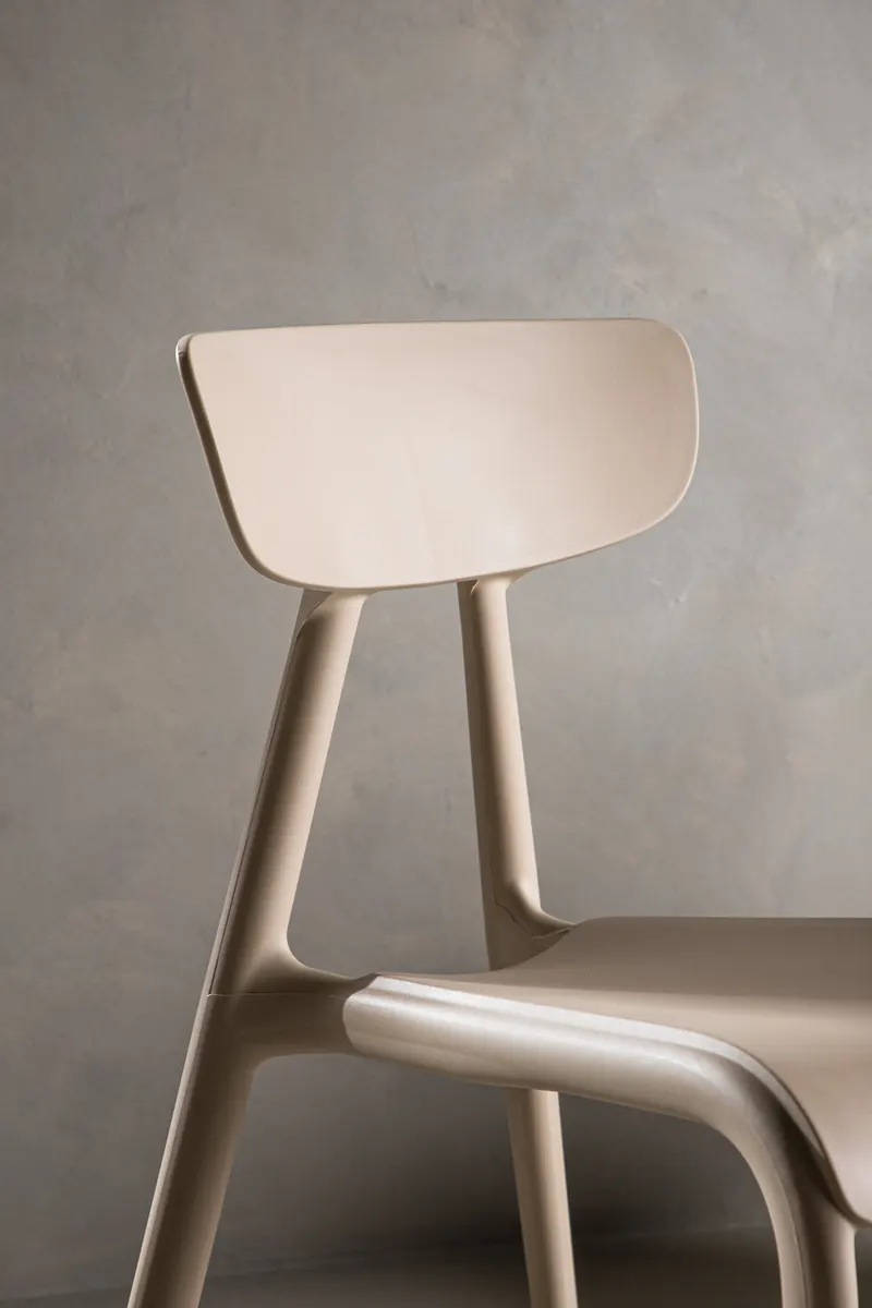 Ursholmen stapelbarer Esszimmerstuhl aus Kunststoff in Beige, im Wohnraum, Ansicht 2