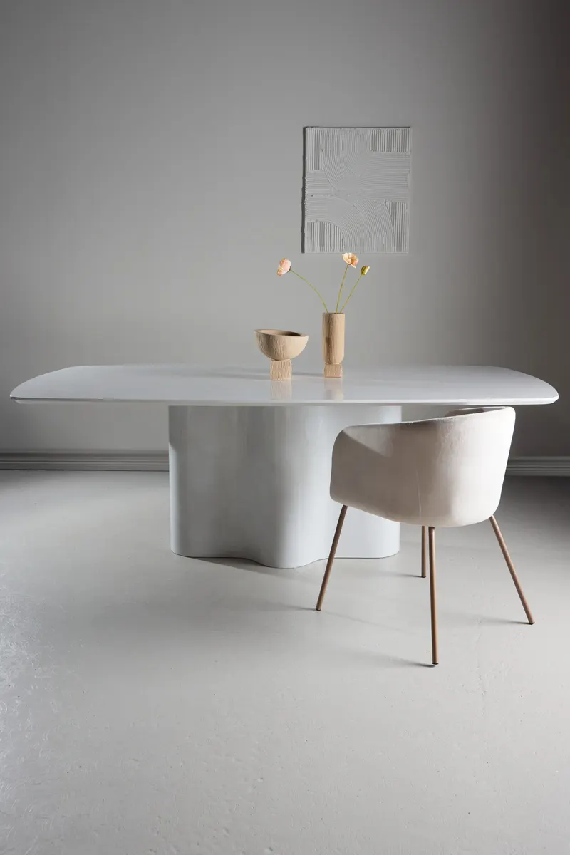 Väddö Esstisch 220 × 110 cm mit gewelltem Mittelfuß, im Wohnraum, Ansicht 1
