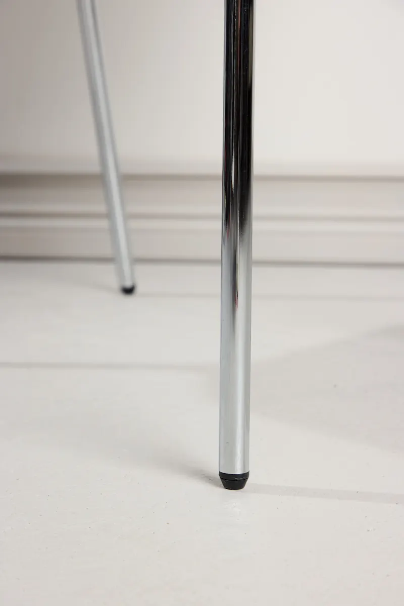 Vätö Esszimmerstuhl mit Armlehnen und Stoffbezug in Beige, Gestell Silber, im Wohnraum, Ansicht 4