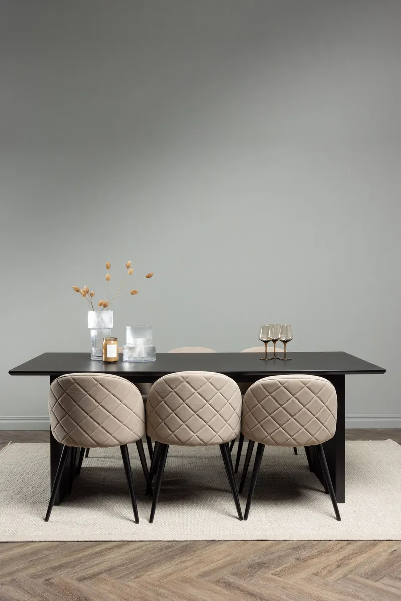 Vail & Velvet Essgruppe mit schwarzem Esstisch und 6 gepolsterten Stühlen in Beige, Gestell Schwarz, im Wohnraum, Ansicht 1