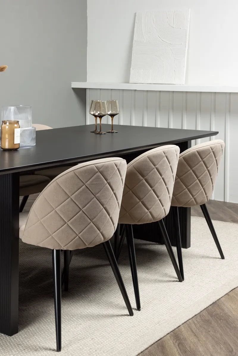 Vail & Velvet Essgruppe mit schwarzem Esstisch und 6 gepolsterten Stühlen in Beige, Gestell Schwarz, im Wohnraum, Ansicht 2