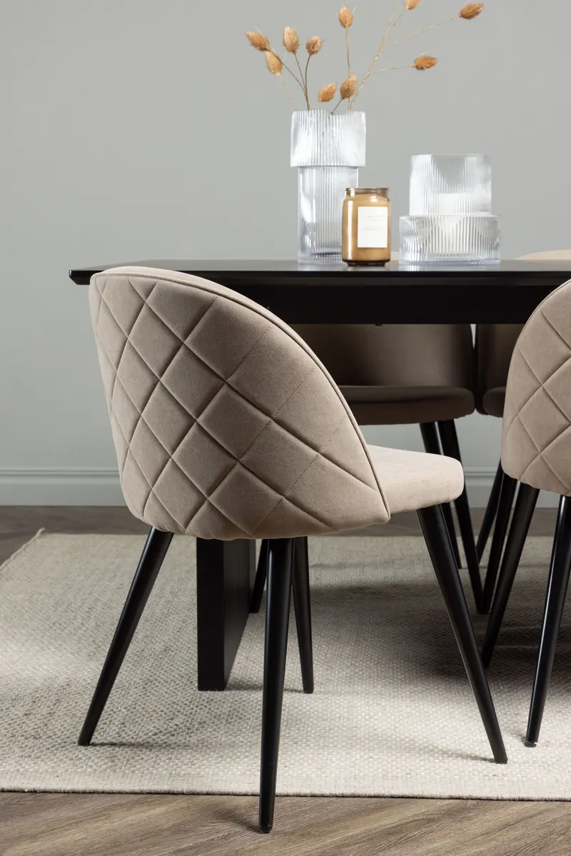 Vail & Velvet Essgruppe mit schwarzem Esstisch und 6 gepolsterten Stühlen in Beige, Gestell Schwarz, im Wohnraum, Ansicht 5
