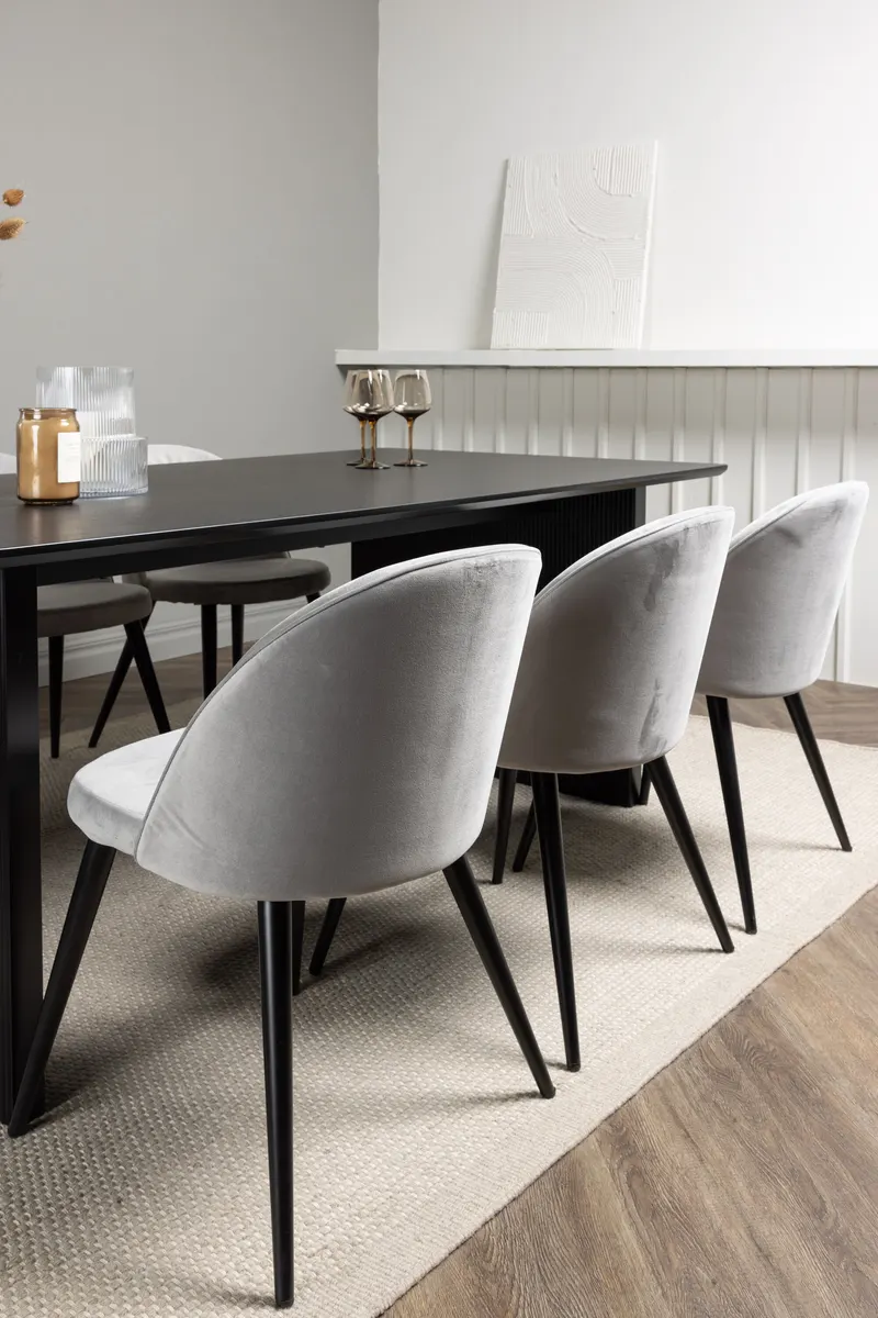 Vail & Velvet Essgruppe mit schwarzem Esstisch und 6 gepolsterten Stühlen in Grau, Gestell Schwarz, im Wohnraum, Ansicht 4