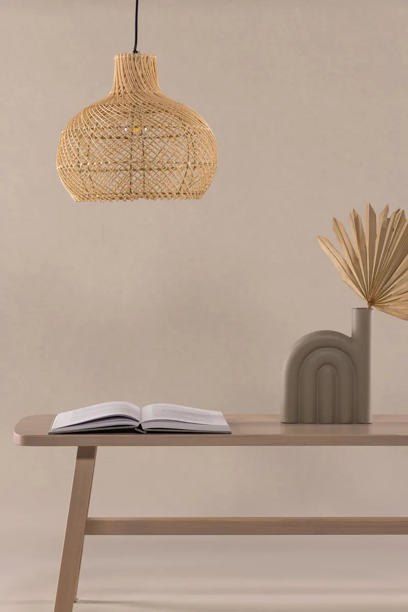 Varekil Pendelleuchte aus Rattan in 35 × 30 × 35 cm, im Wohnraum, Ansicht 1