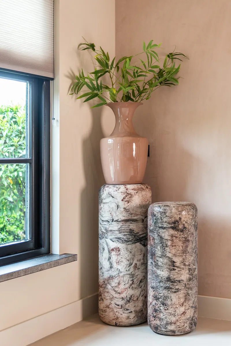 Vase Daimy, Braun von Richmond Interiors, Wohnbeispiel 4, im Wohnraum