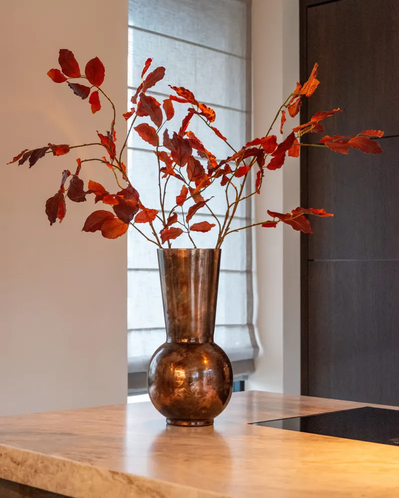 Vase Jolise groß, kupferfarben von Richmond Interiors, Wohnbeispiel 6, im Wohnraum