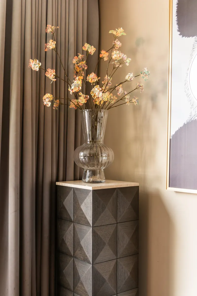 Vase Kyan, Klar transparent von Richmond Interiors, Wohnbeispiel 2, im Wohnraum