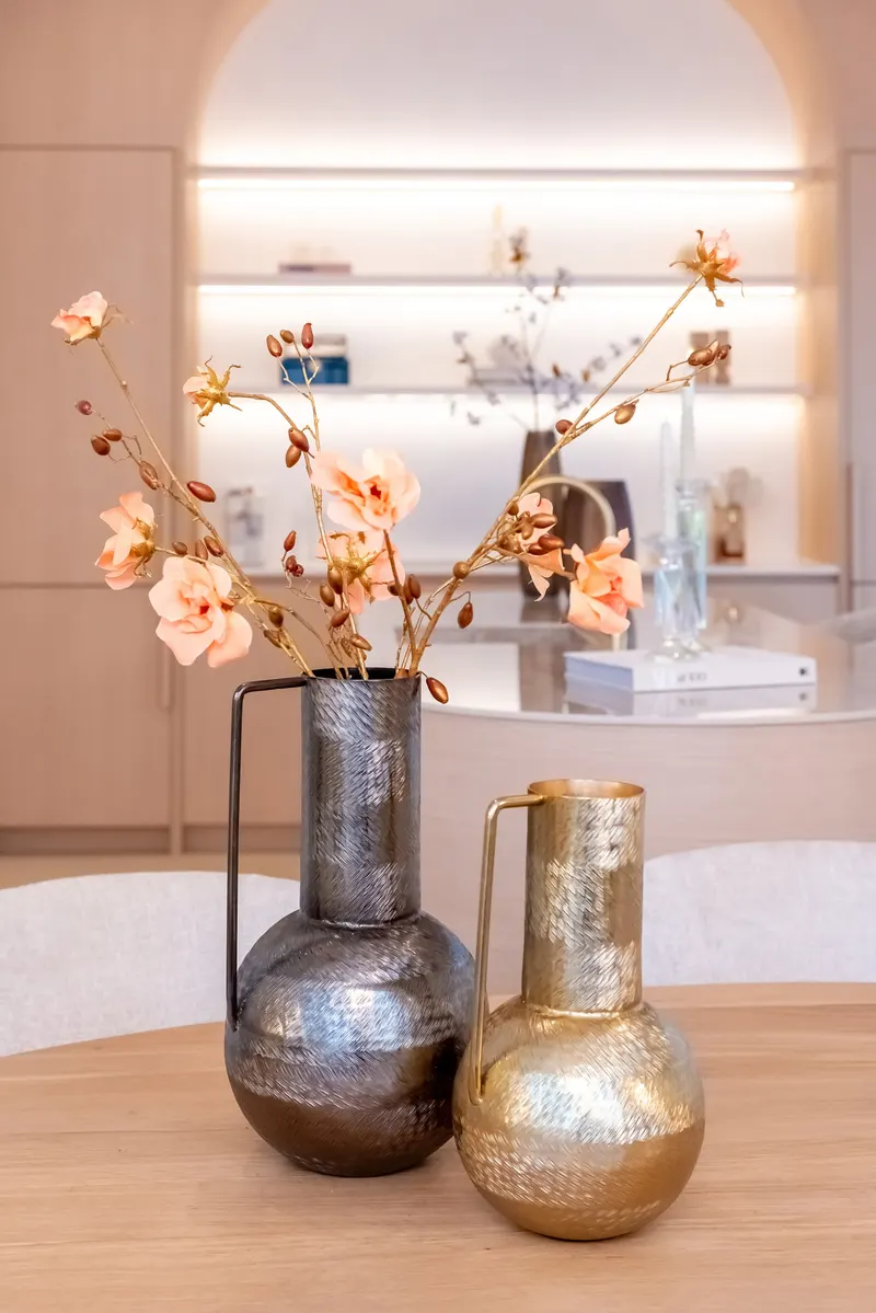 Vase Leia, Smoke, groß von Richmond Interiors, Wohnbeispiel 16, im Wohnraum