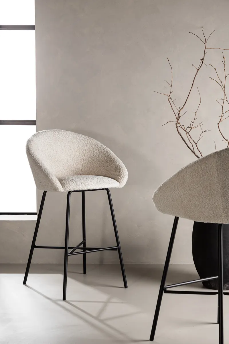 Velvet Barhocker im 2er-Set in Bouclé-Optik, im Wohnraum, Ansicht 1