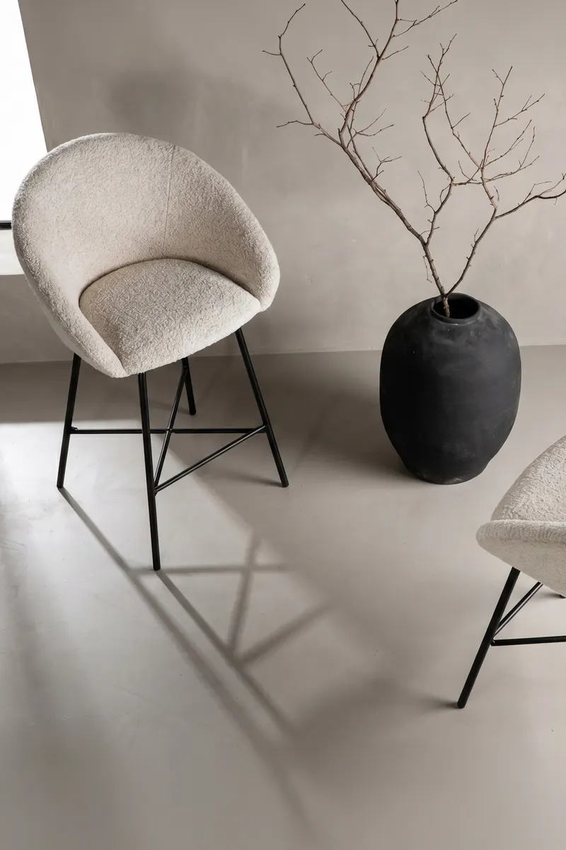Velvet Barhocker im 2er-Set in Bouclé-Optik, im Wohnraum, Ansicht 2